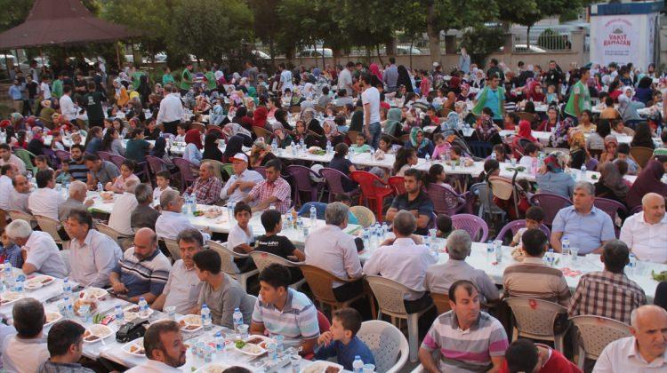 İHH'dan Adıyaman'da 3 bin kişiye iftar