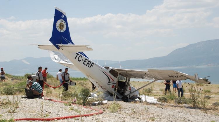 Burdur'da eğitim uçağı sert iniş yaptı
