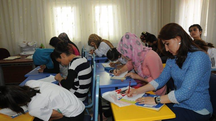 "Savaş mağduru kadınlar Türkçe öğreniyor"