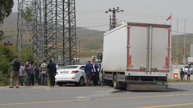 Tatvan'da trafik kazası: 1 ölü, 2 yaralı