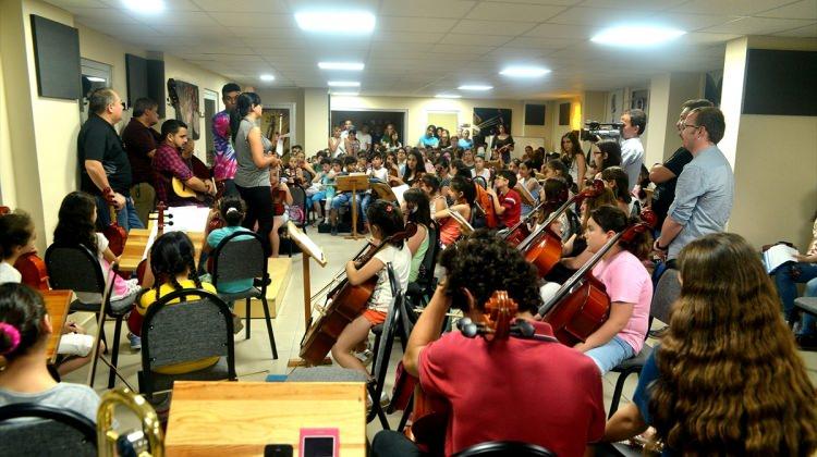 Çocuk Senfoni Orkestrası'ndan Venezuellalılara konser