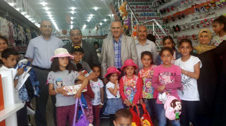 Tuşba'da 100 çocuğa giyim yardımı yapıldı