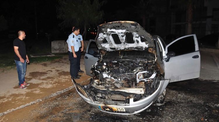 Manavgat’ta seyir halindeki otomobil yandı