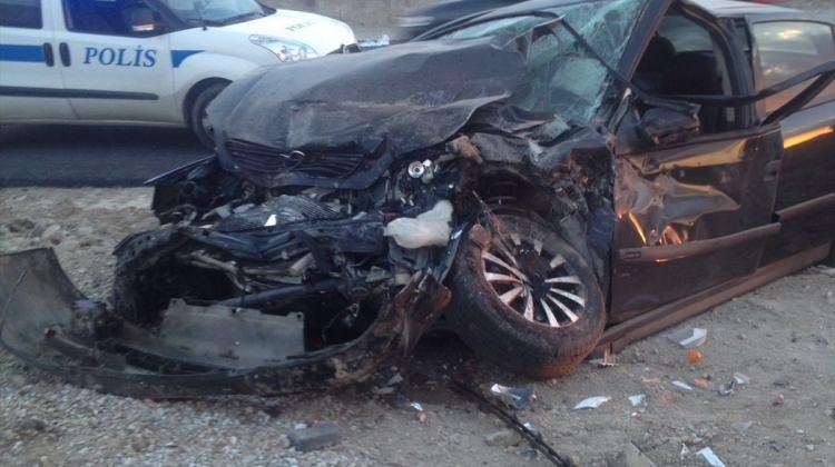 Malatya'da otomobille minibüs çarpıştı: 4 yaralı