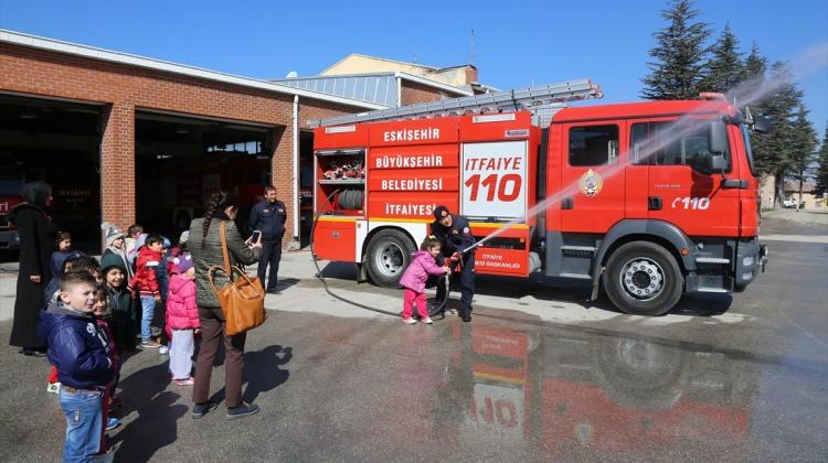 Eskişehir'de itfaiye ekiplerinden yangın eğitimleri
