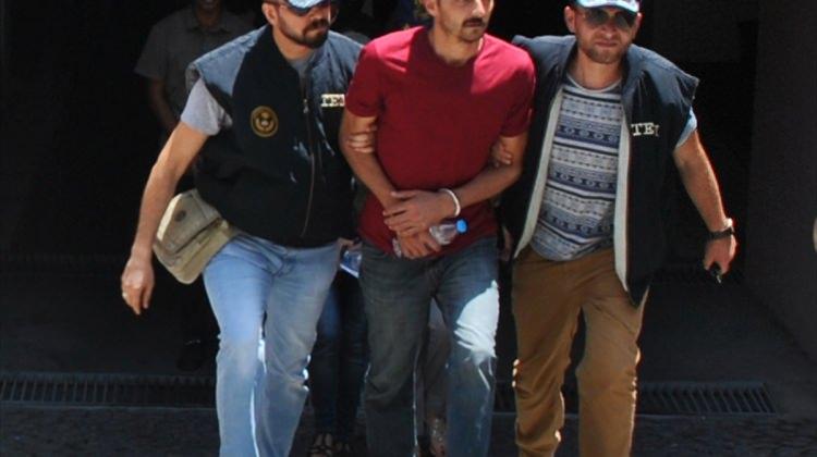 İzmir'deki "teröre destek" gözaltısı