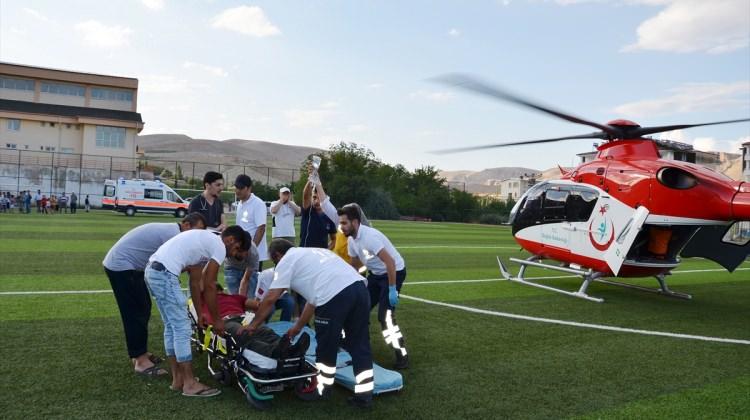Hava ambulansı atar damarı kesilen genç için havalandı