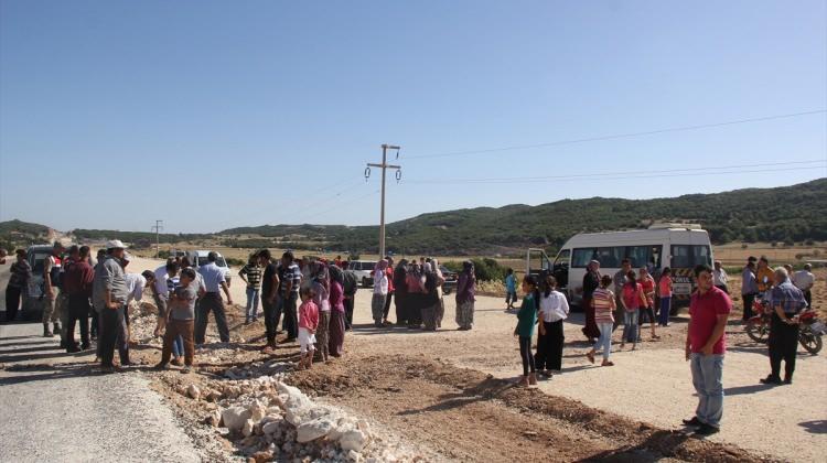 Hatay'da suyu gelmeyen mahalleli yol kapattı