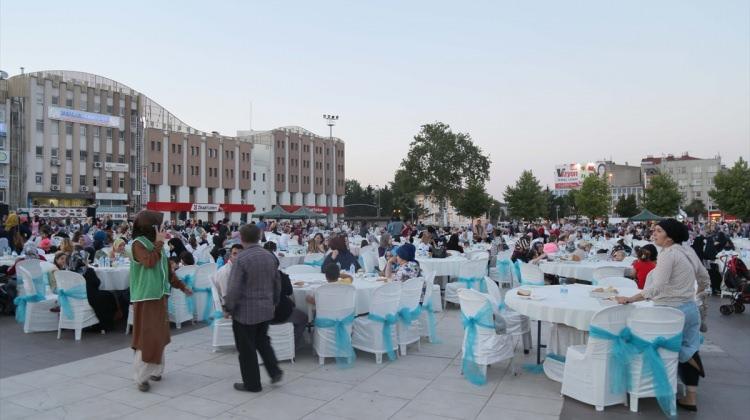 İHH'dan Sakarya'da  2 bin kişiye iftar