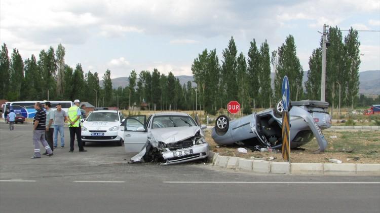 Afyonkarahisar'da trafik kazası: 3 yaralı