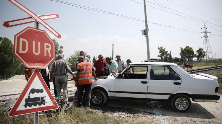 Adana'da hemzemin geçitte kaza: 1 yaralı