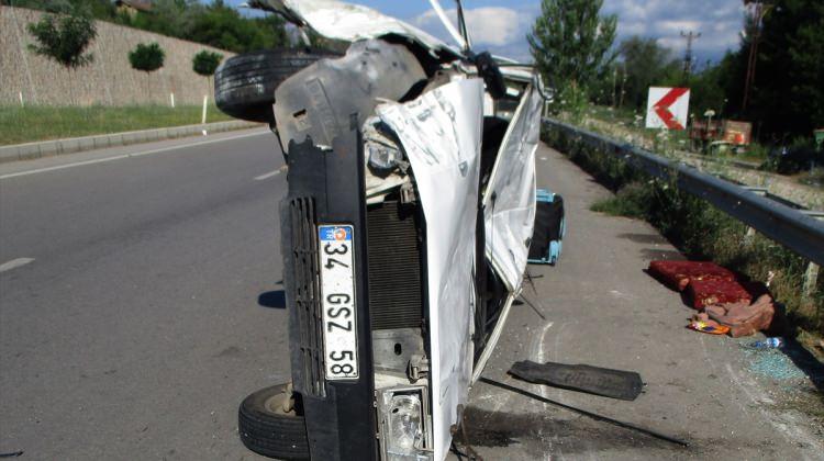 Tokat'ta iki otomobil çarpıştı: 9 yaralı