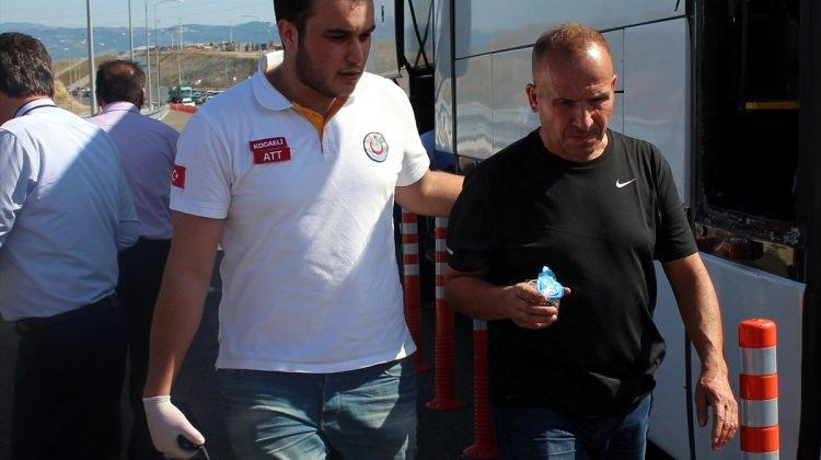 Kocaeli'de yolcu otobüsü refüje çarptı: 9 yaralı