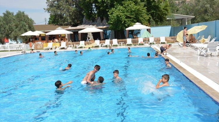 Mihalgazi Belediyesi havuzları bayramda ilgi gördü