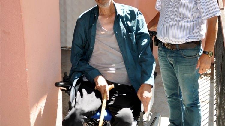 Tunceli'de engelli vatandaşa tekerlekli sandalye yardımı