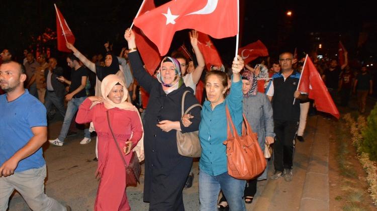 Türkiye darbe girişimine karşı ayakta