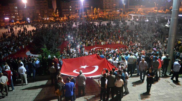 İstanbul ve Ankara'da FETÖ'den darbe girişimi
