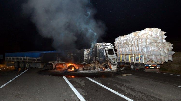 Tunceli'de teröristler tır yaktı
