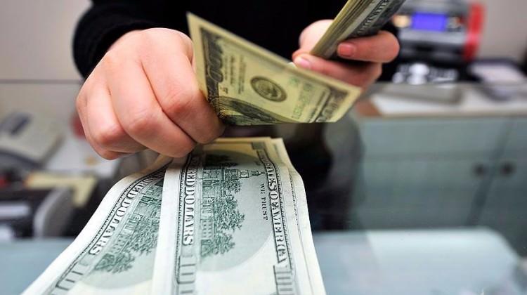 Dolar düşüşünü sürdüyor