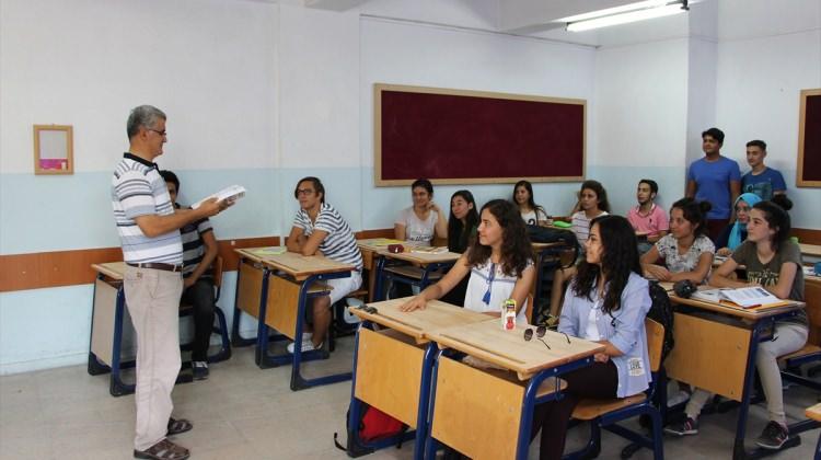 Kumluca'da lise öğrencileri için yaz kursu düzenleniyor