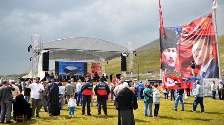 2 bin 640 rakımlı dağda "demokrasi şöleni"