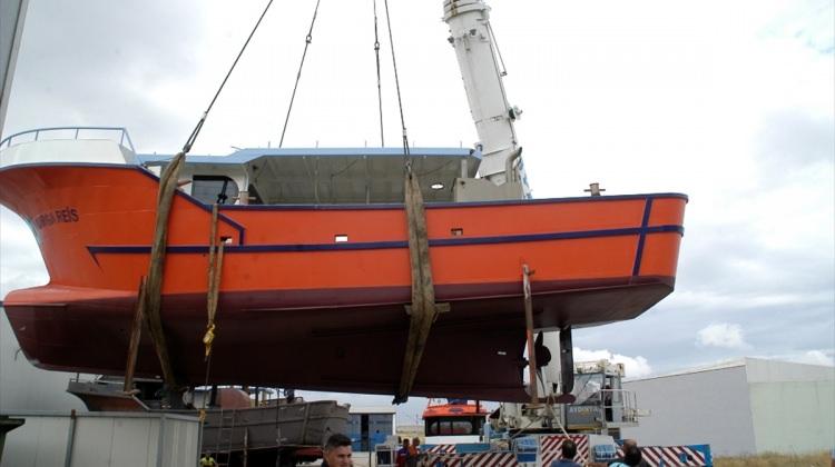 16 metrelik balıkçı teknesi tırla taşındı