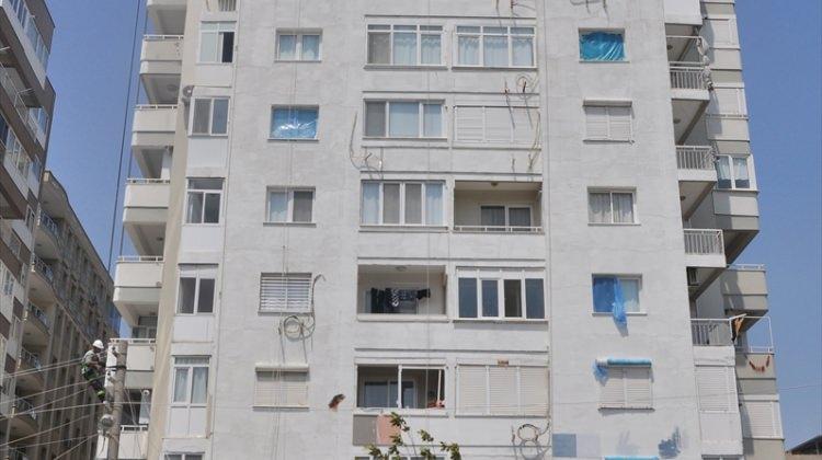 İzmir'de inşaat iskelesi çöktü: 3 ölü