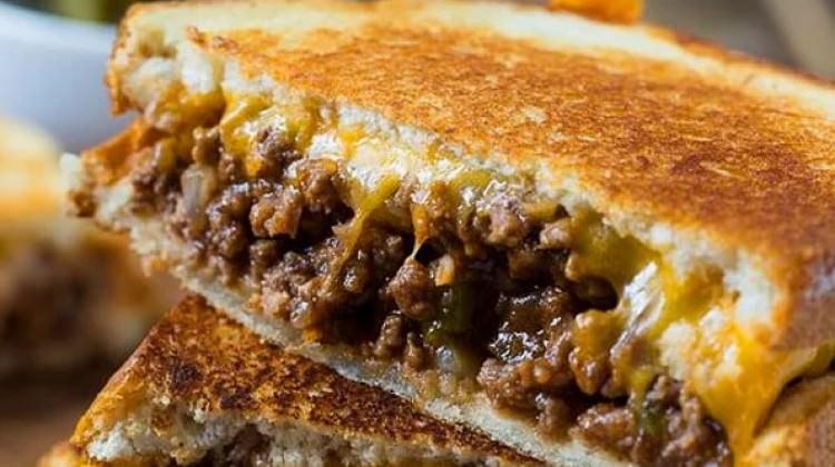 Kıymalı Cheddarlı Tost tarifi