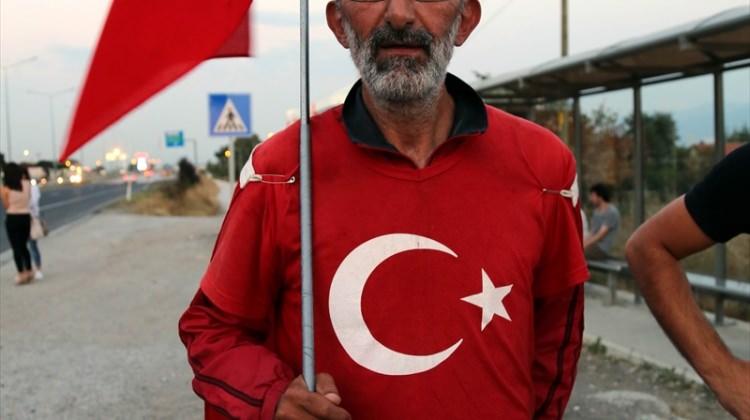 Darbe girişimini protesto için Ankara'ya yürüyor
