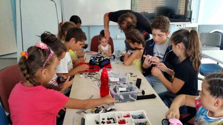 Sinop'ta Temel Robot Yapımı ve Programlaması