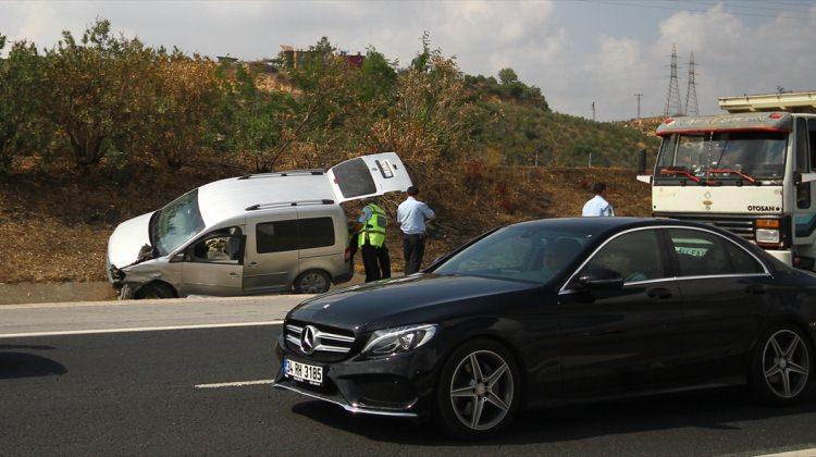 Adana'da trafik kazası: 2 ölü, 1 yaralı