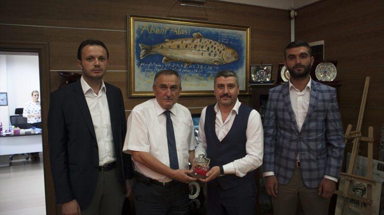 Belediye Başkanına, Halisdemir'in kabir toprağı hediye edildi