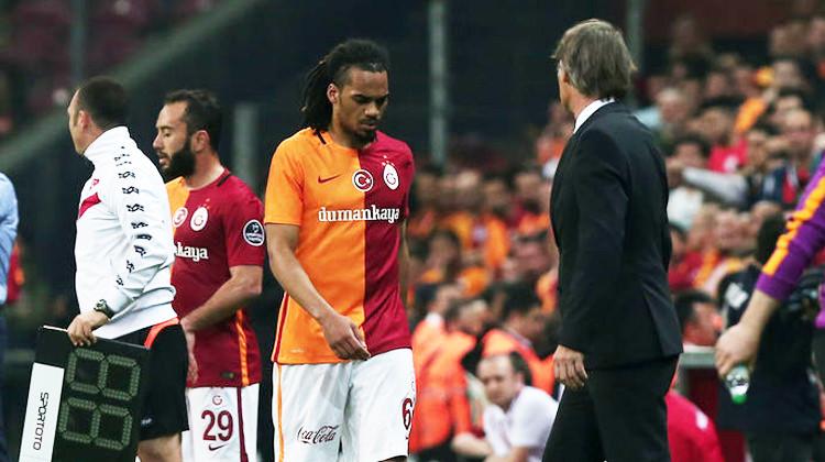 Denayer'den Galatasaray'a kötü haber!
