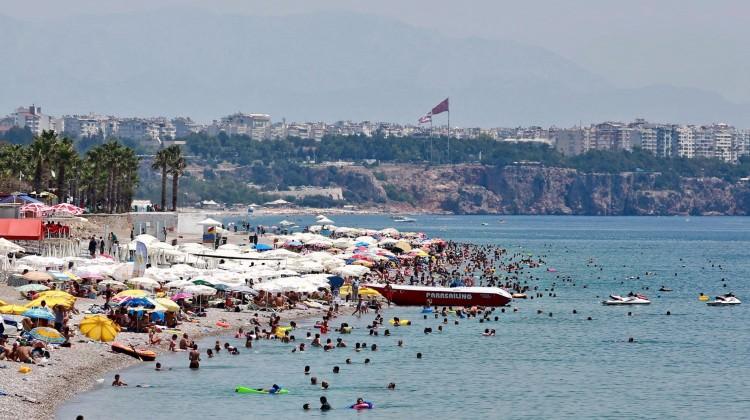 Yer kalmadı! Şezlonglar bile dolu