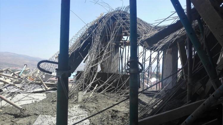 Bingöl'de inşaat iskelesi çöktü: 5 yaralı