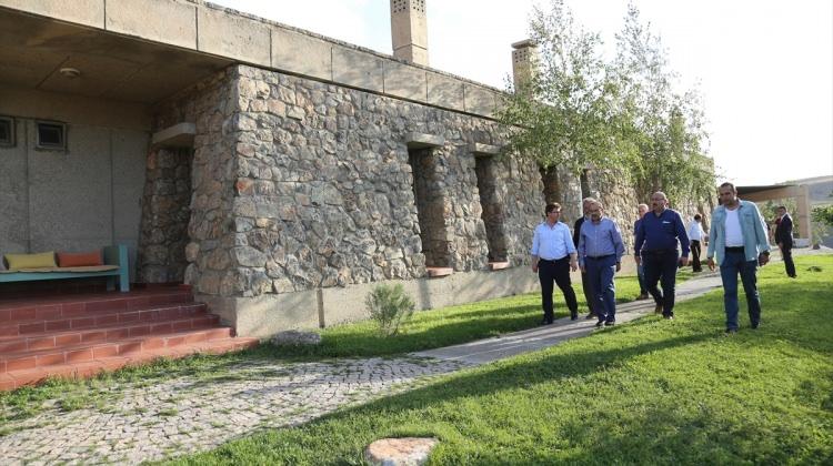 Vali Ustaoğlu, Baksı Müzesi'ni ziyaret etti