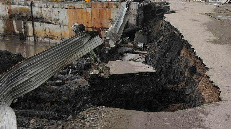Zonguldak'ta asfalt yol çöktü