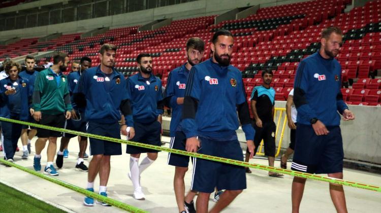 Eskişehirsporlu futbolcular yeni stadı gezdi