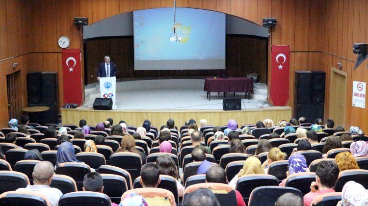 Ağrı'da aday öğretmenlere seminer verildi