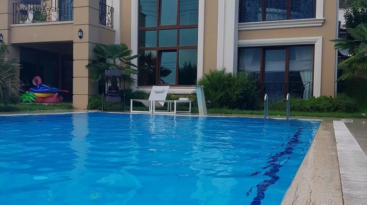 Milli motosikletçi Kenan Sofuoğlu, ayağını zedeledi