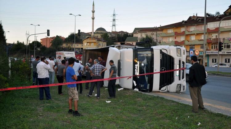 Zonguldak'ta tır devrildi: 1 yaralı
