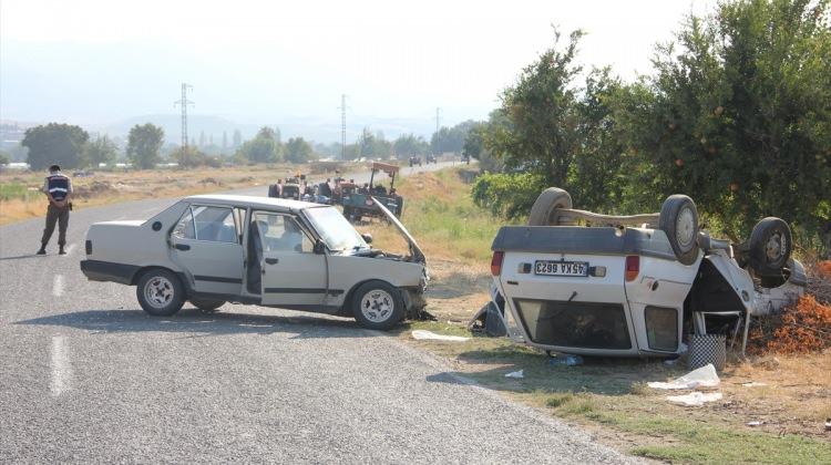 Manisa'da trafik kazaları: 1 ölü, 7 yaralı