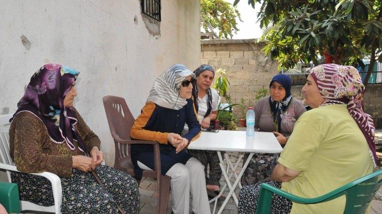 Vali Demirtaş'ın eşi şehit ailelerini ziyaret etti