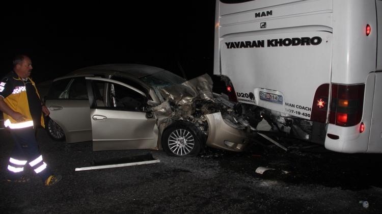 Sivas'ta otomobille yolcu otobüsü çarpıştı: 1 ölü, 1 yaralı