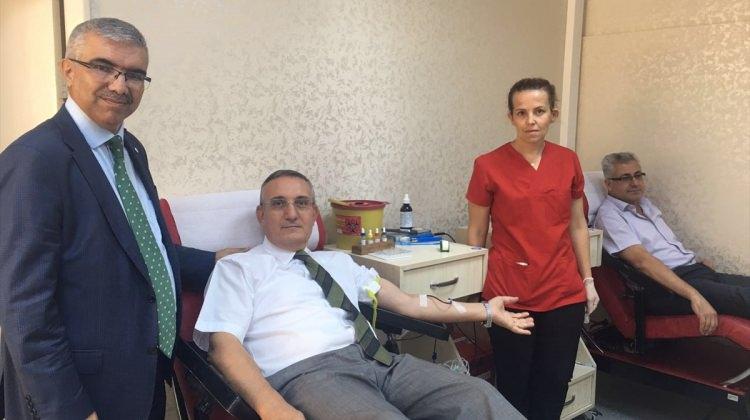 Adana'daki hakim ve savcılardan Türk Kızılayına kan ve kurban bağışı