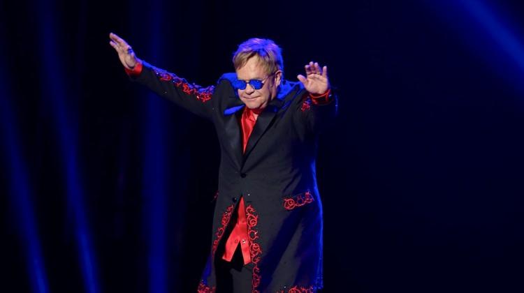 Elton John, EXPO'da konser verdi