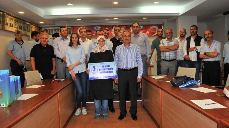 Akşehir'de başarılı öğrencileri ödüllendirdi