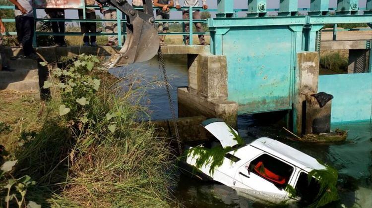 Otomobil sulama kanalına devrildi: 1 ölü