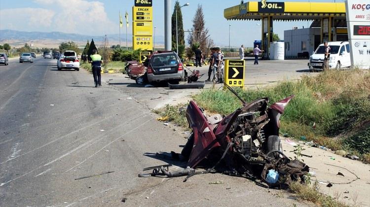 Manisa’da trafik kazası: 1 ölü, 4 yaralı