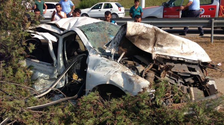 Mersin'de otomobil devrildi: 2 ölü, 2 yaralı